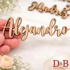 Nombres de madera personalizados para invitados